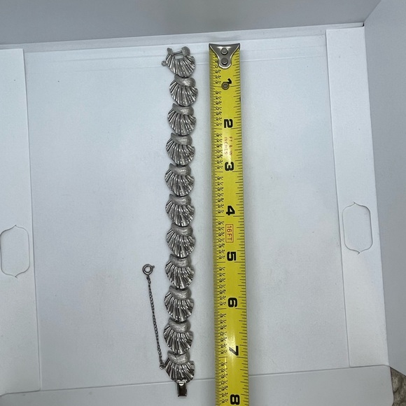 Puccini signed silver tone vintage shell shaped abstract bracelet - Picture 7 of 16